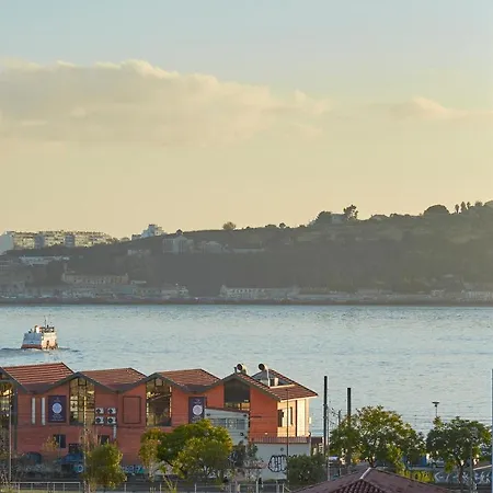 Five Stars Bica Apartment Lisbon