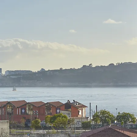 アパート Five Stars Bica リスボン